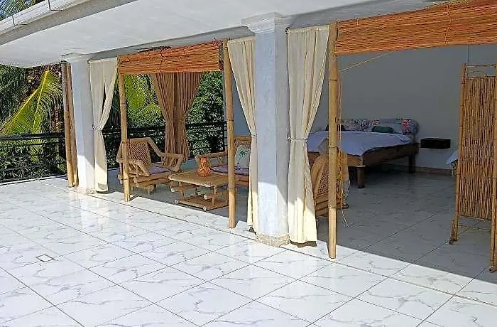 Skylodge 5*